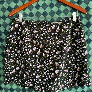 Elegant Floral Mini Skirt in Black